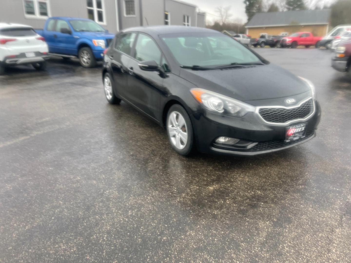 2016 Black /Black Kia Forte 5-Door LX (KNAFK5A8XG5) with an 2.0L I4 DOHC 16V engine, 6-Speed Automatic transmission, located at 547 E. Main St., Orwell, OH, 44076, (440) 437-5893, 41.535435, -80.847855 - Photo#2